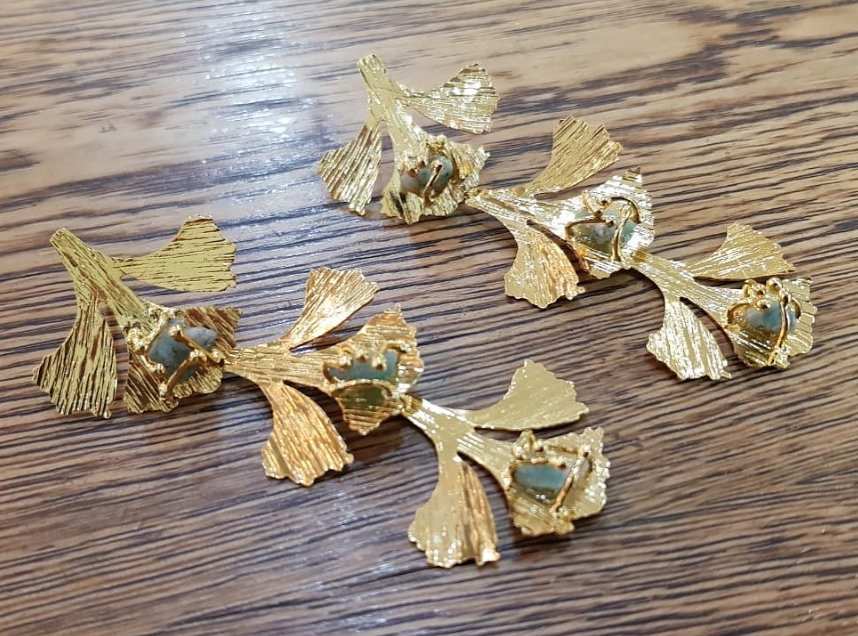 Aretes Hojas de Bronce con Piedras